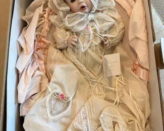 Elena Doll from the Hamilton Collection. new in box with packing.