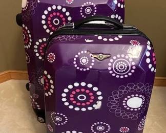 Carry-on and medium sized spinning luggage (you'll be able to identify easily :) )