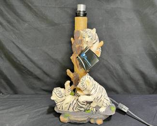  Wonders of the World Tiger Cubs Playing Lamp
 Online Only Auction
