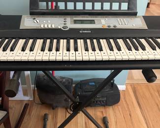 Yamaha keyboard with stand