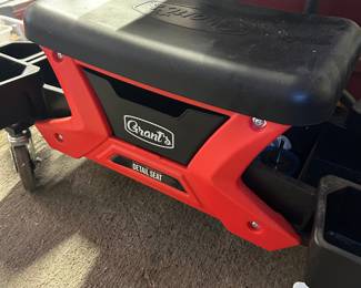 Rolling floor cart with seat - detailing seat