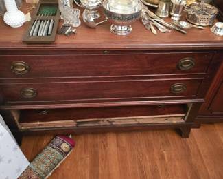 Dresser