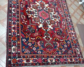 Rug 5'x7' vibrant colors
