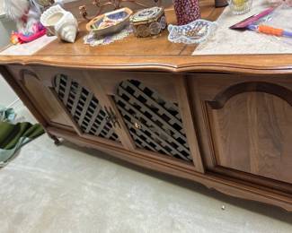 Side buffet cabinet