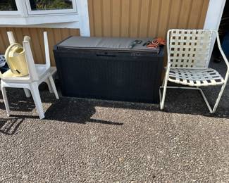 Outdoor storage bin