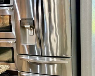 The fridge does not work. Needs a new compressor. 