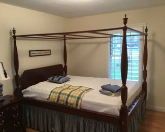 Henkel Harris Queen Poster Tester Bedroom