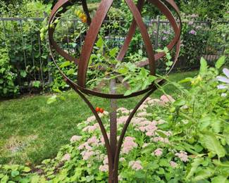 Metal garden sculpture 