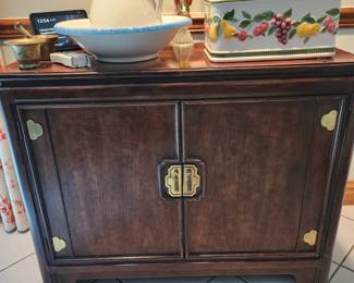 Thomasville side serving cabinet 