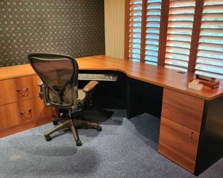 Corner desk