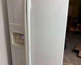 Kenmore Refridgerator with water and ice in door
