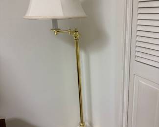 Floor lamp brass with swinging shade (2)