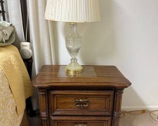 Night stand (2) with glass lamp (2)