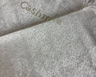 Cashmere mattress goes with iron headboard