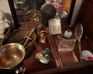 Knick knacks 