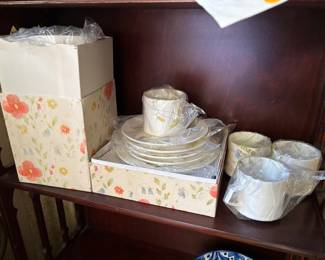 Brand new in box mikasa just flowers