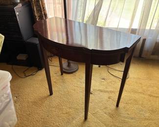 Flip
Open table mahogany dated 1930s