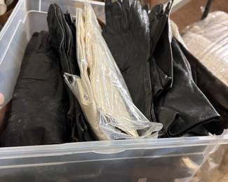 Tons of ladies gloves