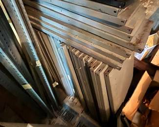 Metal
Shelving 