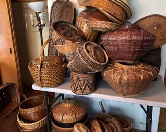Tons of vintage wicker baskets 