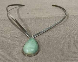 Choker Necklace With Teardrop Jade Like Pendant