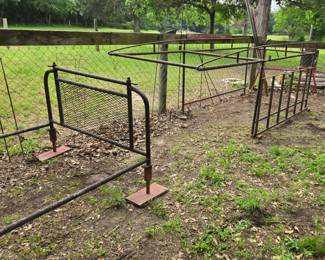 Headache truck bed rack with metal mesh and bed rails (approximately: 38 1/4" H x 76 3/4" L x 53" W)

Truck PIPE Rack - metal Approximately: 124" L x 53" W x 39 1/2" H ; bed is approx 75" L from front post to back post; top that goes over cab is approx 49"L x 53" W