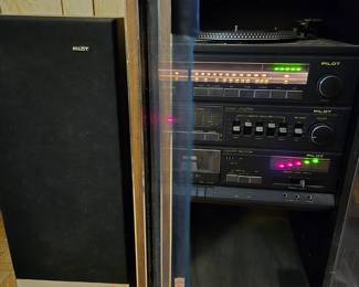 'PILOT' audio entertainment System with 2 speakers - Record player, radio, tape deck
(radio and speakers work but turntable/cassette tape player DO NOT)