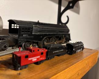 Lionel line small & traditional sized train set