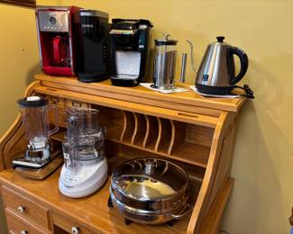 Kitchen appliances - including Keurigs