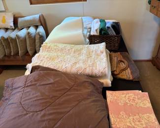 Assorted bed & table linens