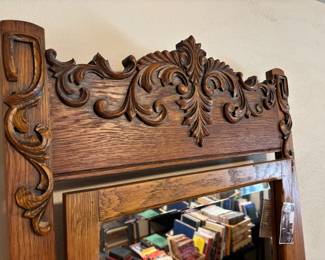 Features of antique vanity