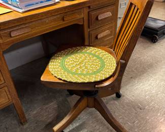 Desk chair
