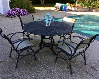 Iron Patio 54" Round Table w/4 Arm Chairs