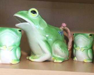 Vintage Frog Pitcher w/4 Frog Mugs