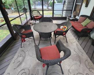 WICKER OUT DOOR PATIO SET (EXTREMELY NICE SET) 