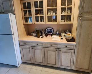 KITCHENWARE, CABINETS & DRAWS FILLED