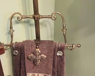 VINTAGE BRASS CLOTHES / TOWEL VALET STAND