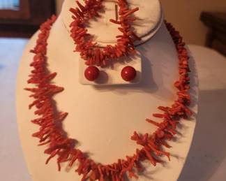 1970 VINTAGE CORAL NECKLACE SET