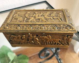 SOLID VINTAGE ROMAN BRASS JEWELRY BOX WITH KEY