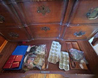 DRESSER DRAW WITH JEWELRY