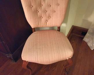 VINTAGE BOW LEG UPHOLSTERED CHAIR