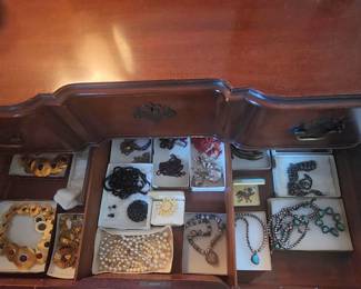 DRESSER DRAW WITH JEWELRY