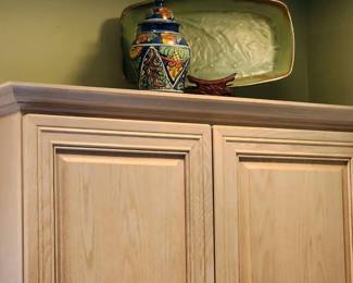 DECORATIVE LIDDED CERAMIC JAR & PLATTER