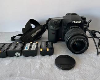  004 Pentax K20D Camera, DA 1855mm Lens  Batteries 