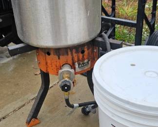 Burner and brew kettle