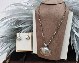 Vintage Clam Necklace Matching Earrings