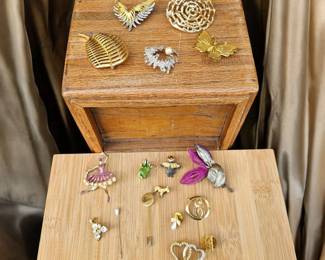 Brooches 