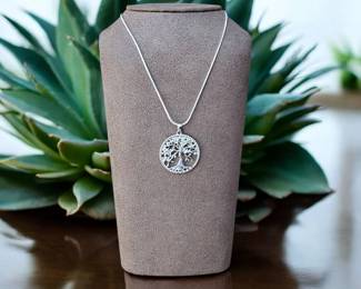 Beautiful Tree Of Life Necklace 