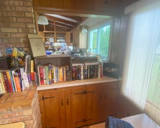 Stephen King hardcovers $3 paperback $1
Collectors price books.50
Taste of home cookbooks$1