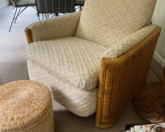 Wicker sided recliner. Very cleaned and comfortable 